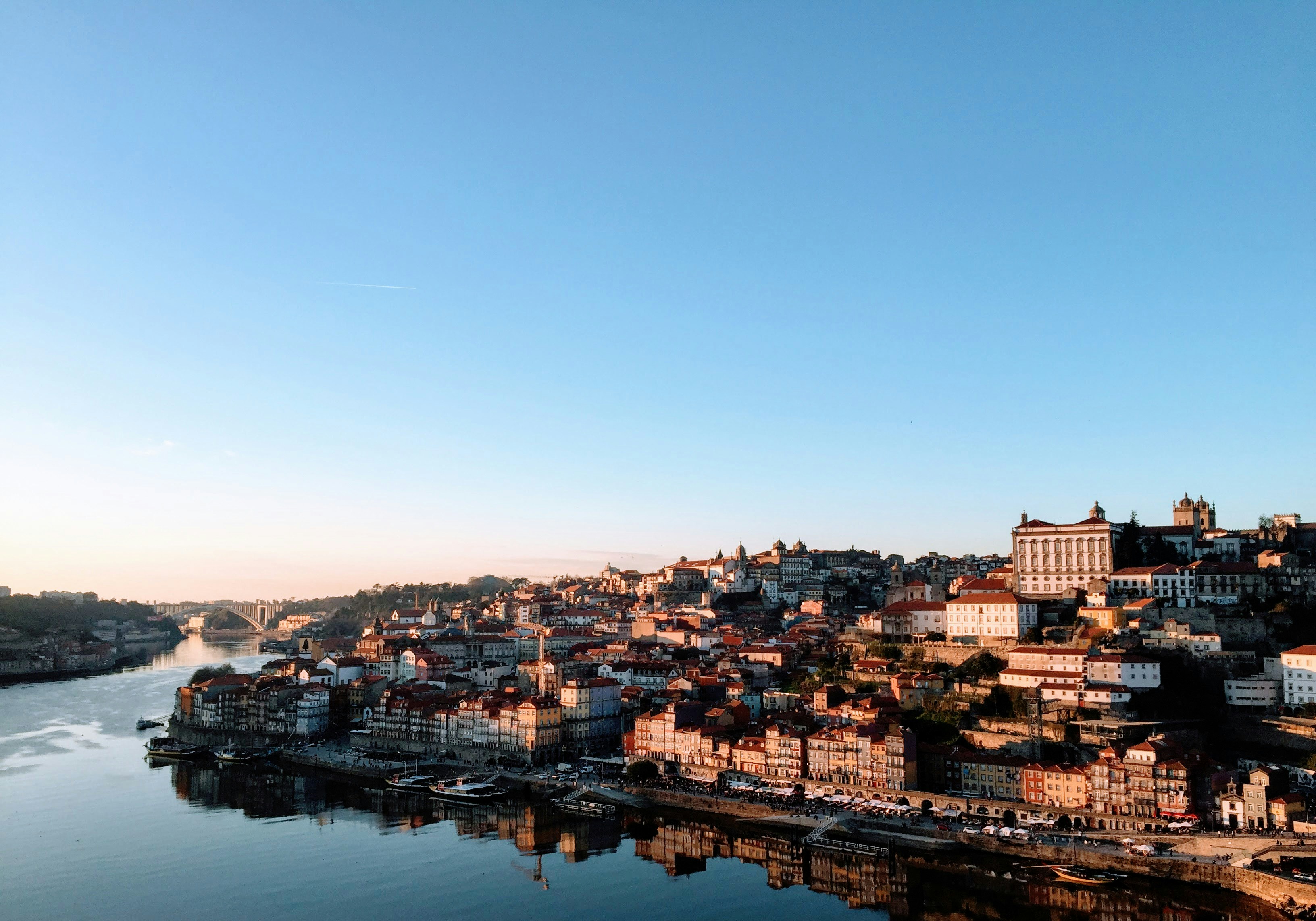 OCUPAÇÃO DE ESCRITÓRIOS NO PORTO DISPARA 86%